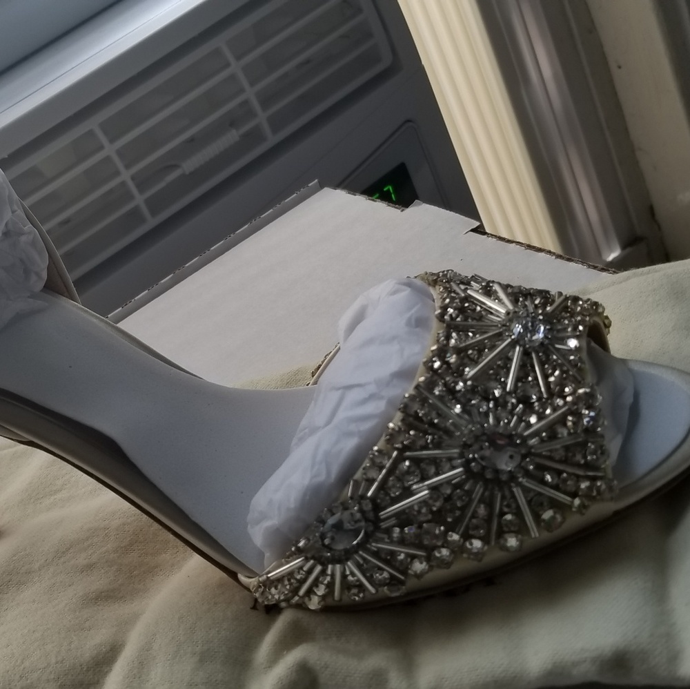 New! Badgley Mischka Maria Embellished d'Orsay